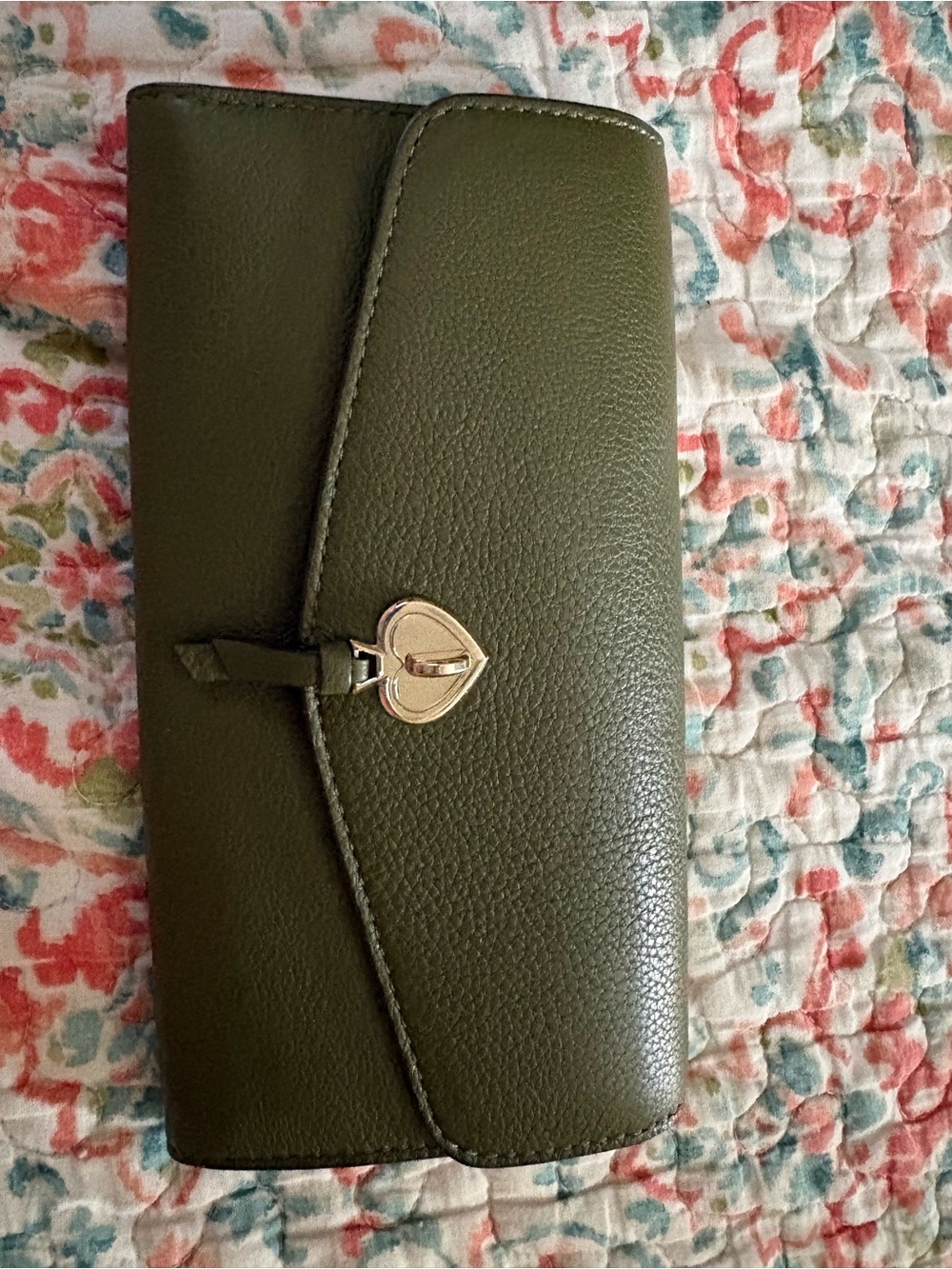 kate spade olive green pebbled leather envelope wallet.